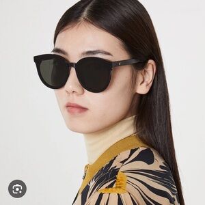 GENTLE MONSTER Black Cat-Eye Women's Sunglasses (RARE)
